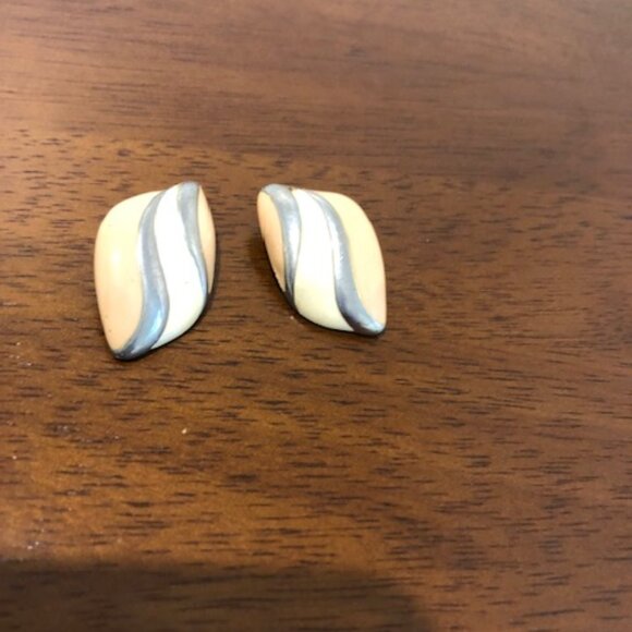 Geometric 80’s Color Block Pastel Statement Earrings. - Picture 7 of 12